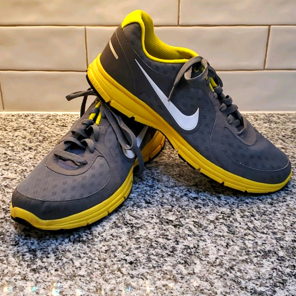 Nike Air Relentless running shoe